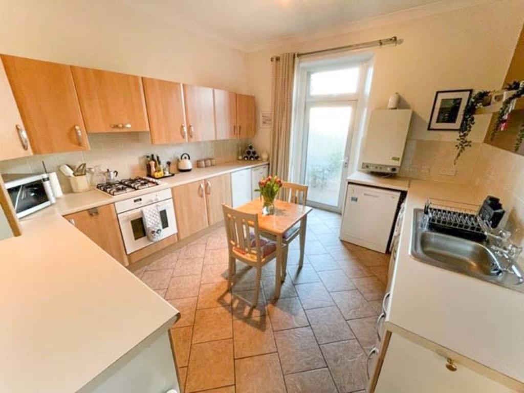 Pratt Street, Kirkcaldy 2 bed ground floor flat £85,000