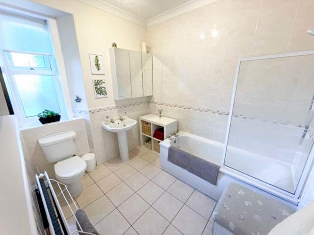 Pratt Street, Kirkcaldy 2 bed ground floor flat £85,000