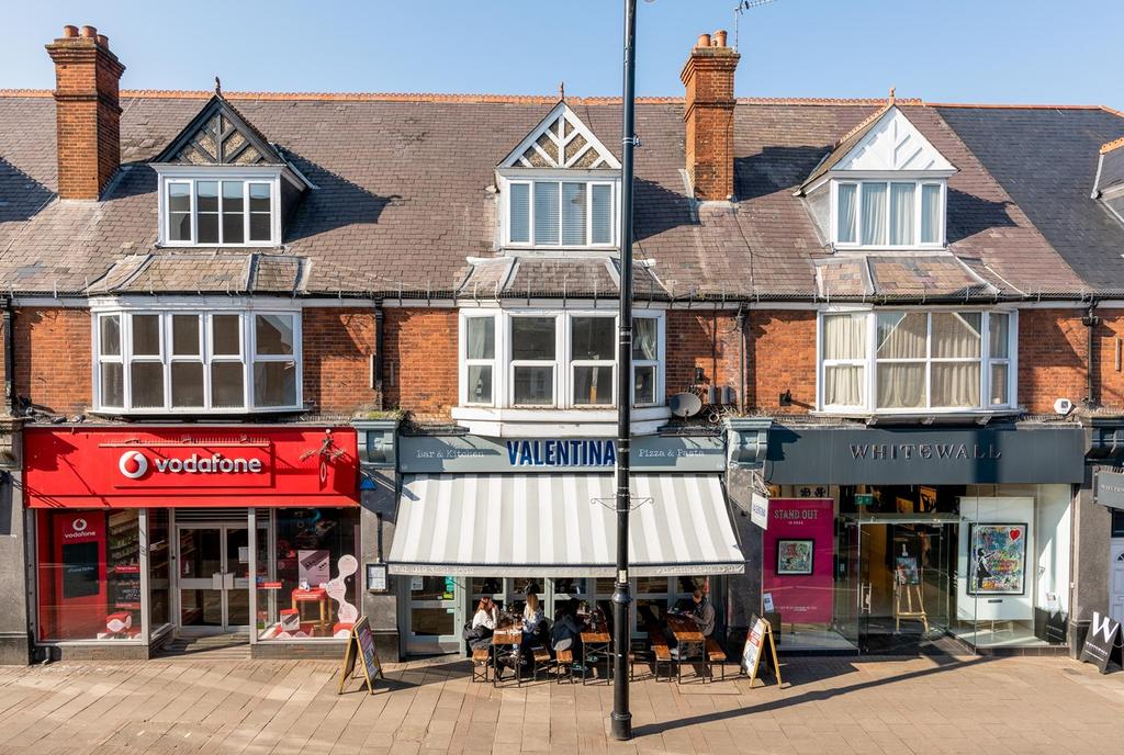 Holstein Avenue, Weybridge, KT13 3 bed apartment £449,000