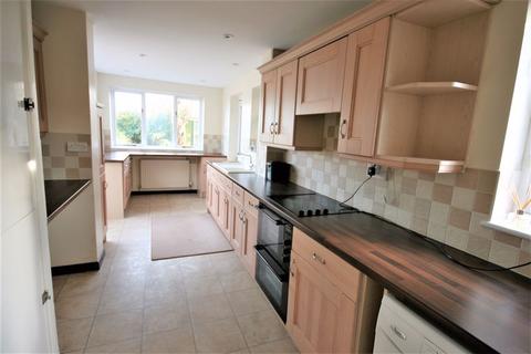 8 Camberley Close, Hucclecote, Gloucester, GL3 3PQ