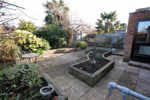 8 Camberley Close, Hucclecote, Gloucester, GL3 3PQ
