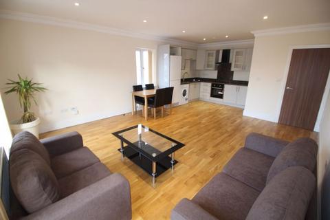2 bedroom flat to rent, Reet Gardens, Slough, SL1