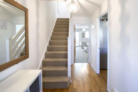 18 Wheatsheaf Close, Horsham, RH12 5TH