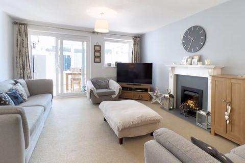 18 Wheatsheaf Close, Horsham, RH12 5TH