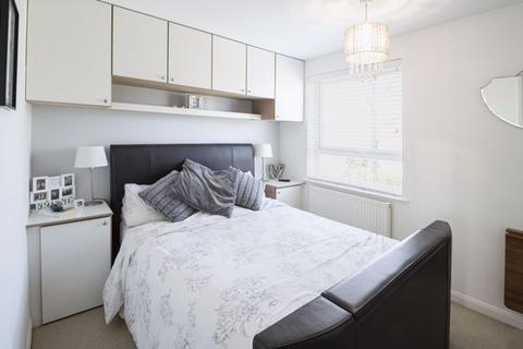18 Wheatsheaf Close, Horsham, RH12 5TH