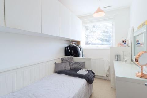 18 Wheatsheaf Close, Horsham, RH12 5TH
