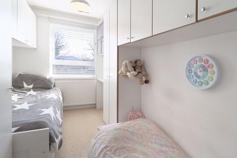 18 Wheatsheaf Close, Horsham, RH12 5TH