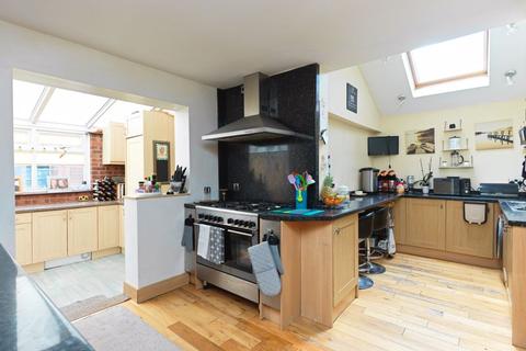 8 Forest Close, Telford, TF5 0LA