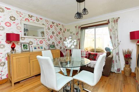 8 Forest Close, Telford, TF5 0LA