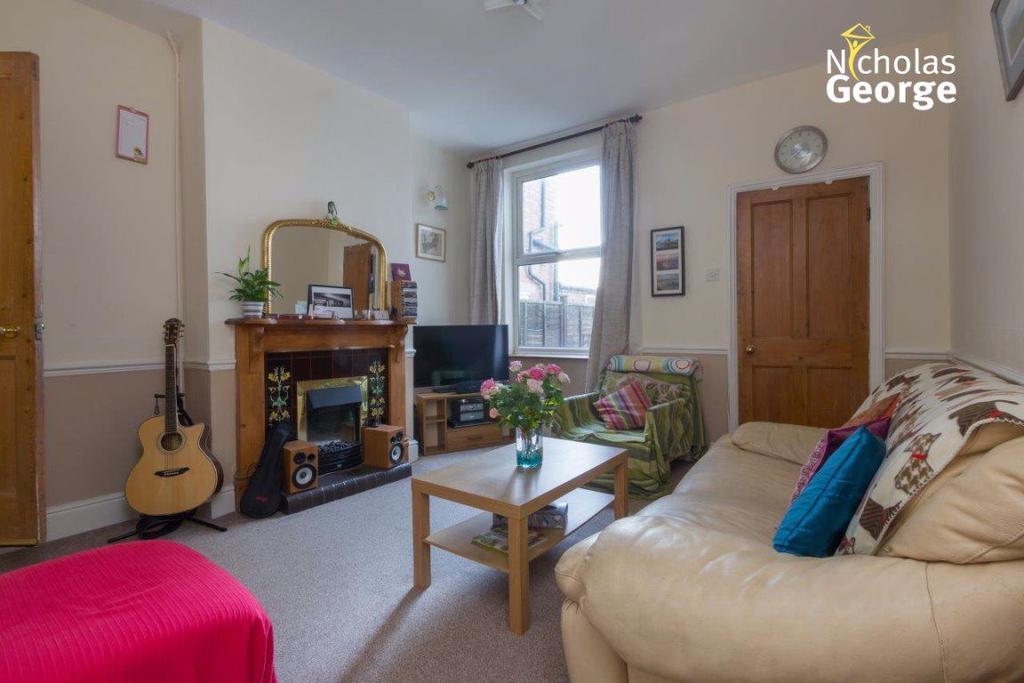 Victoria Road, Harborne, B17 0AE 3 bed house £900 pcm (£208 pw)
