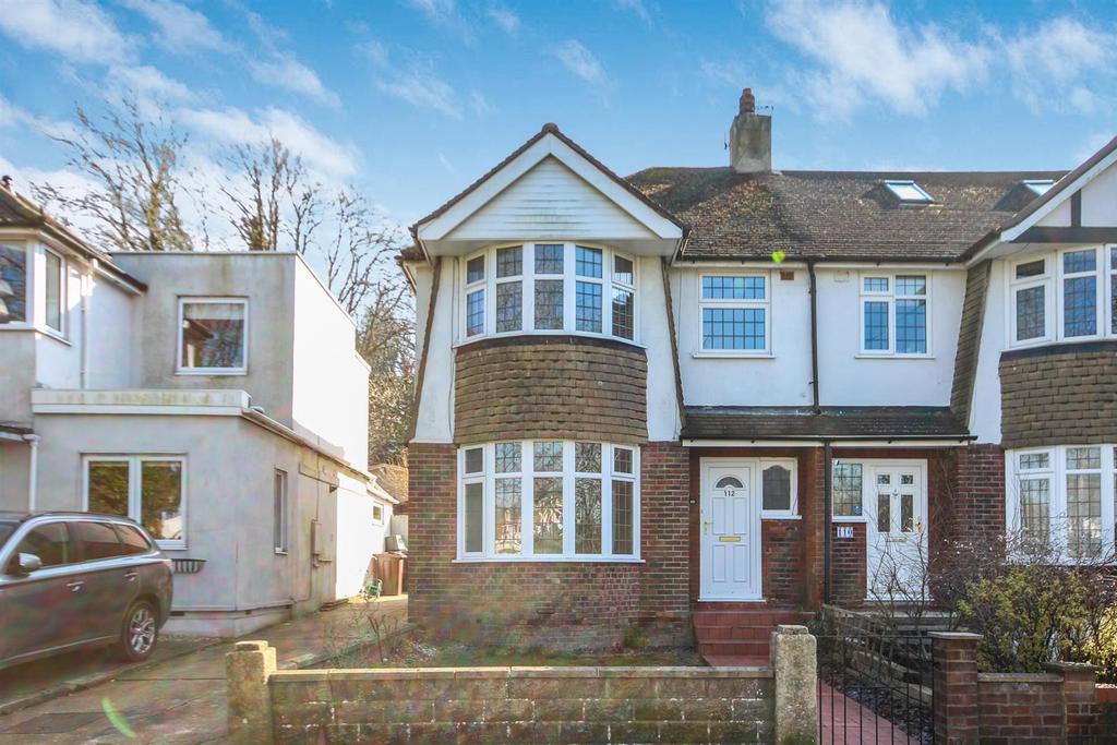 Mackie Avenue, Brighton 3 bed semidetached house £1,550 pcm (£358 pw)