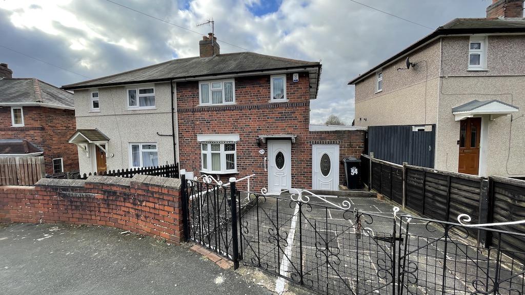 BRIERLEY HILL Cooper Avenue 2 bed semidetached house £135,000