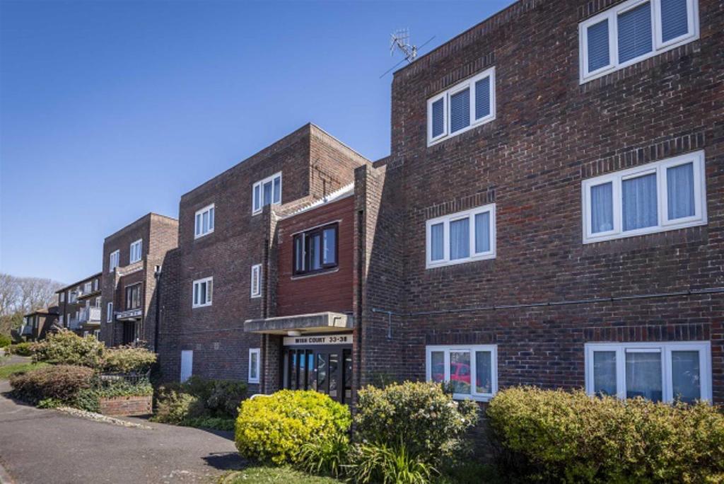 Wish Court, Ingram Crescent West, Hove 2 bed flat £300,000