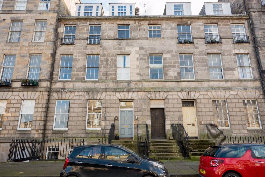 BROUGHTON PLACE, EDINBURGH, EH1 3RW 2 bed flat £1,850 pcm (£427 pw)