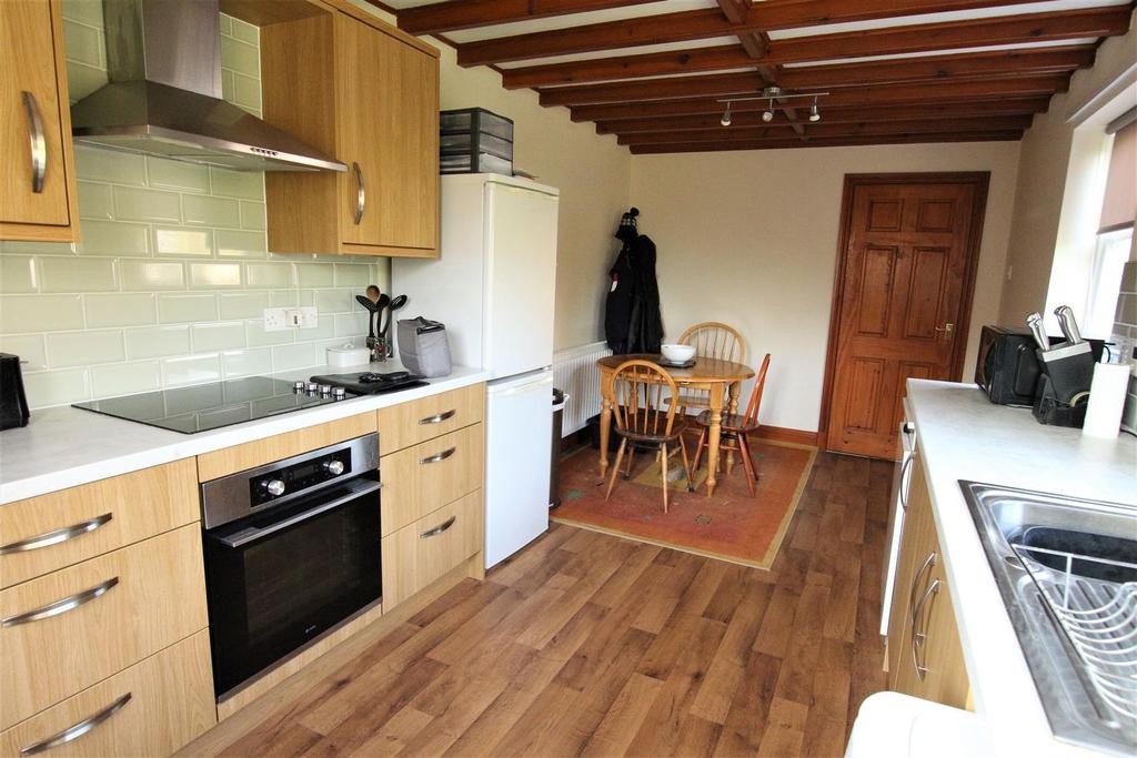 Kitchen/ dining area