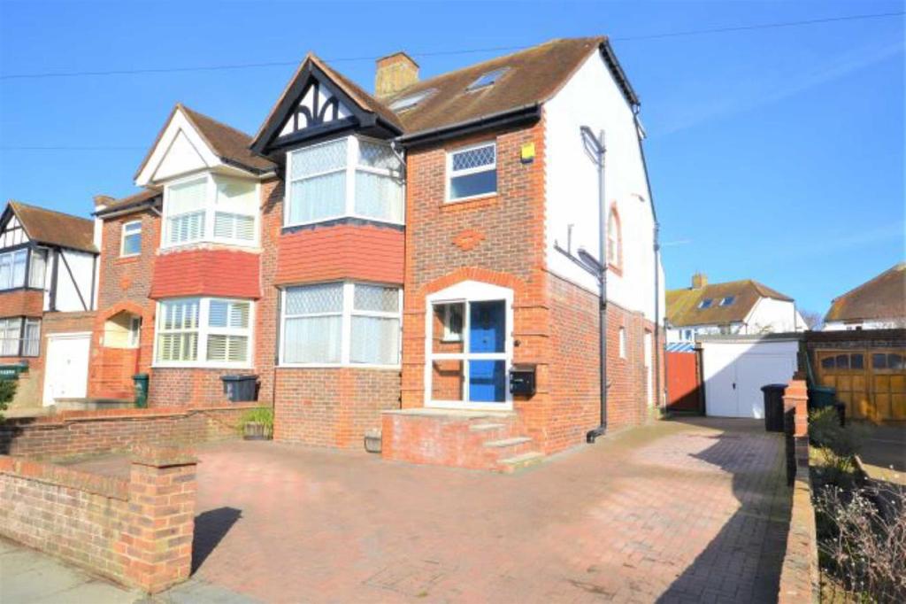 Court Farm Road, Hove 5 bed semidetached house £750,000