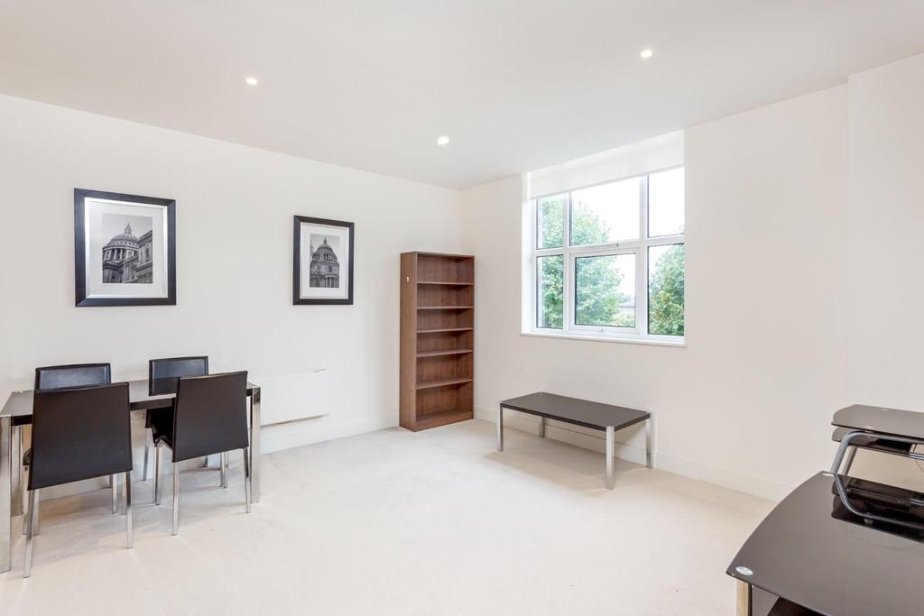 Bromyard House, Bromyard Avenue, London W3 1 bed flat £1,495 pcm (£