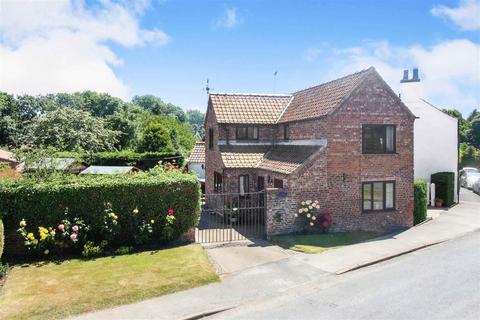 3 bedroom detached house for sale - The Green, Lund, Driffield