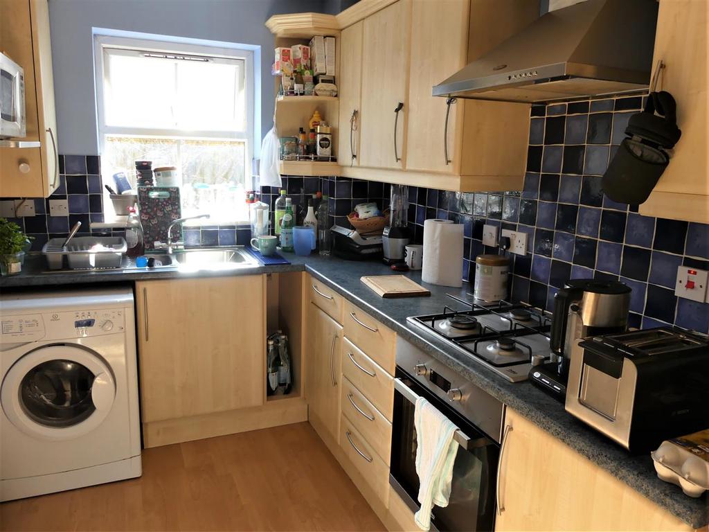 Harewood Close, Crawley 1 bed apartment £204,950