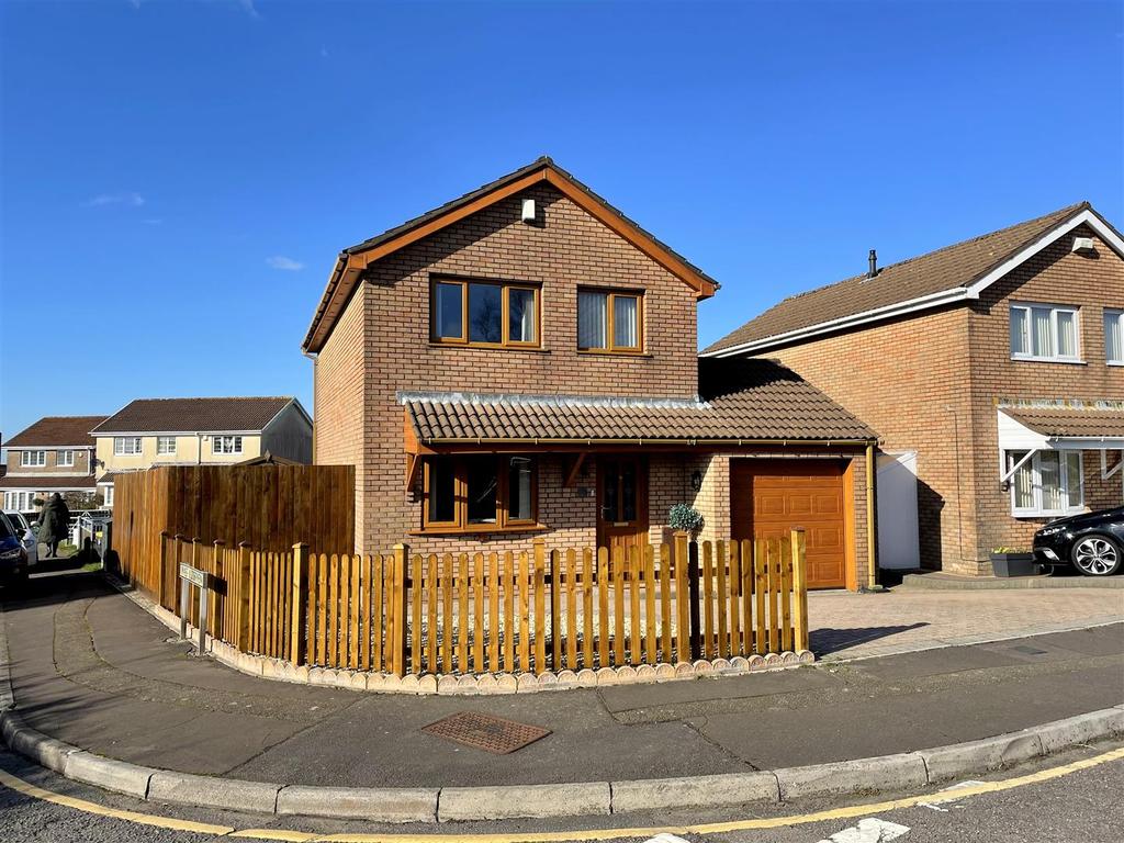 Y Llwyni, Llangyfelach, Swansea 3 bed detached house £249,950