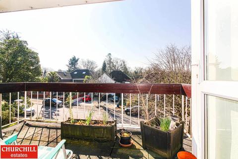 25, Hurstcombe Whitehall Lane, Buckhurst Hill, IG9 5JD