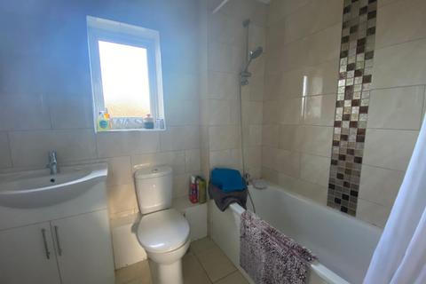 59 Ermine Road, Northampton, NN3 5ES