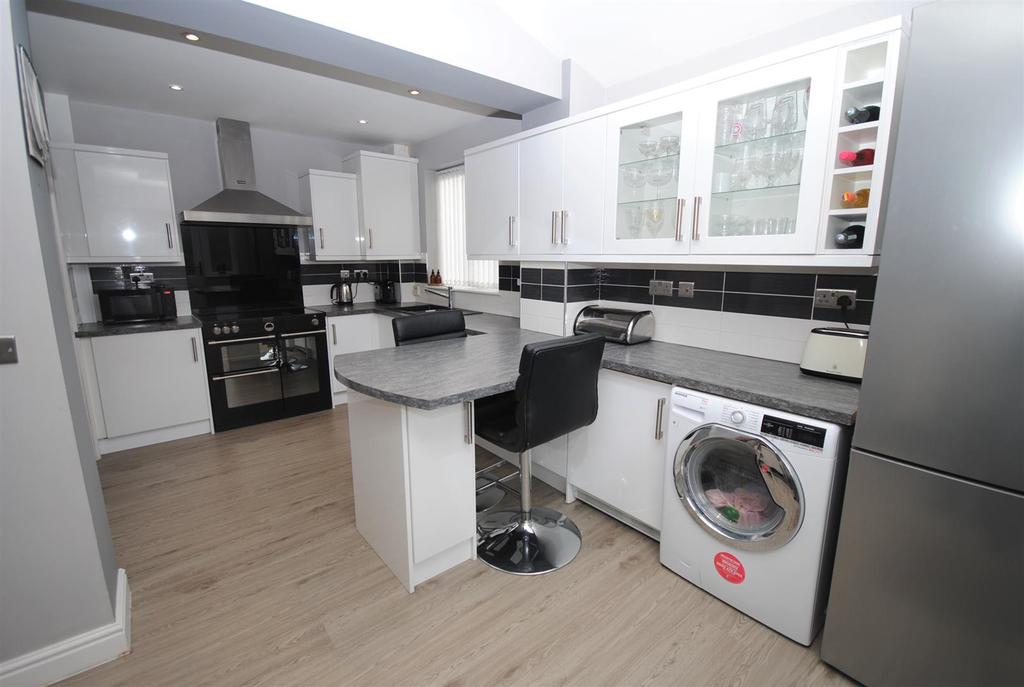 211leedsroaddiningkitchen2.JPG