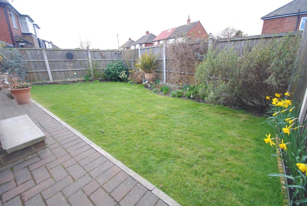 211leedsroadsidegarden3.JPG