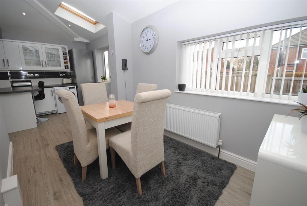 211leedsroaddiningarea.JPG
