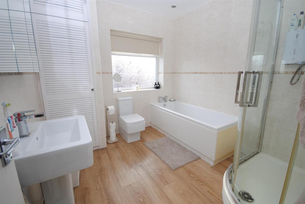 211leedsroadbath.JPG