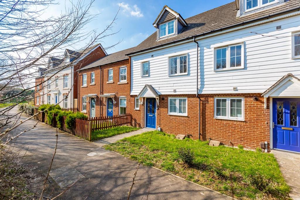 Bluebell Road, Kingsnorth, Ashford TN23 3 bed townhouse £330,000