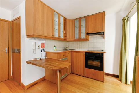 Studio to rent, Flat 10, 44 Cartwright Gardens, WC1H