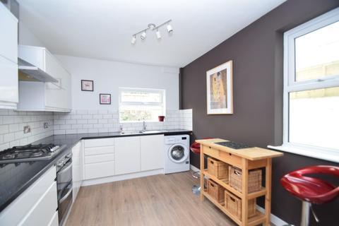 2 bedroom terraced house for sale - Lower Road, Eastbourne