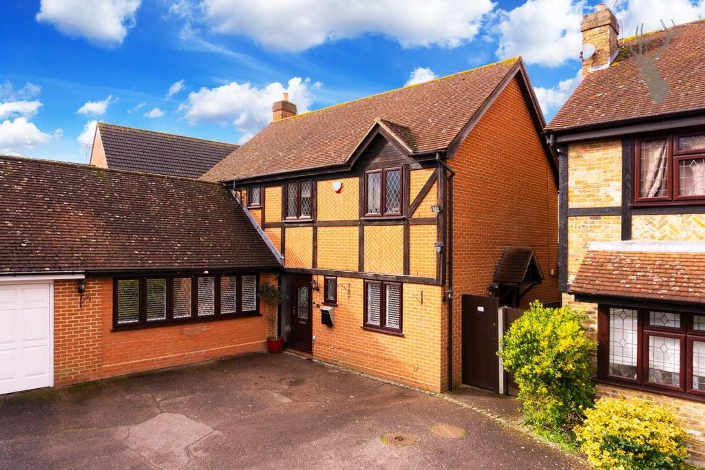 Lambourne Close, Chigwell 4 bed detached house £875,000