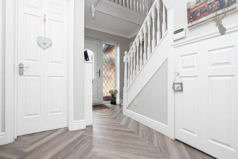 10 Lambourne Close, Chigwell, IG7 6EB