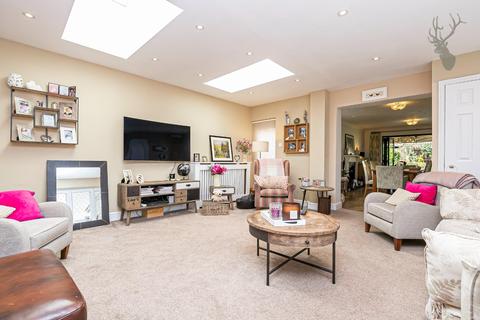10 Lambourne Close, Chigwell, IG7 6EB