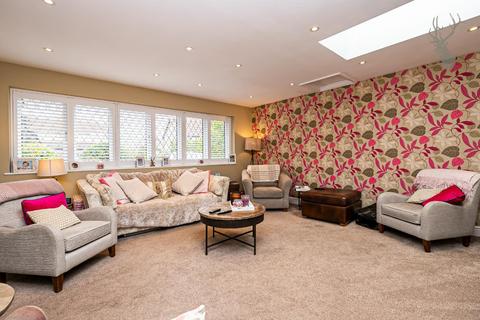 10 Lambourne Close, Chigwell, IG7 6EB