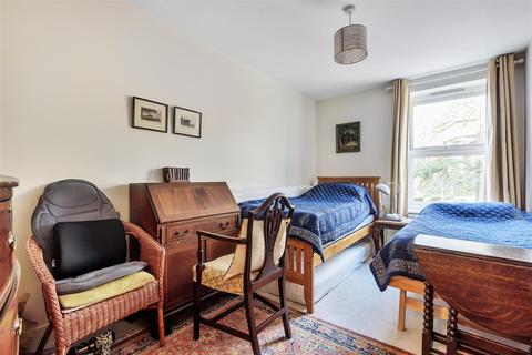 5, Chaucer Court Richmond Crescent, Epsom, KT19 8JA