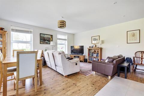 5, Chaucer Court Richmond Crescent, Epsom, KT19 8JA