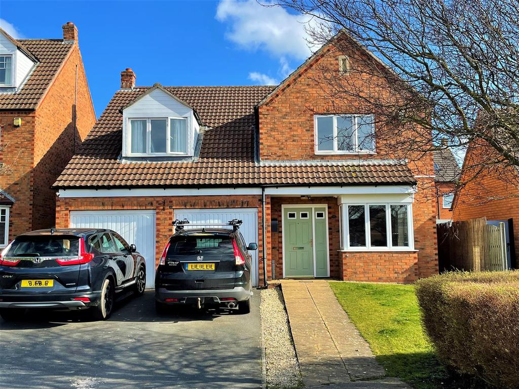 Hadrians Walk, Scarborough 4 bed detached house for sale £325,000