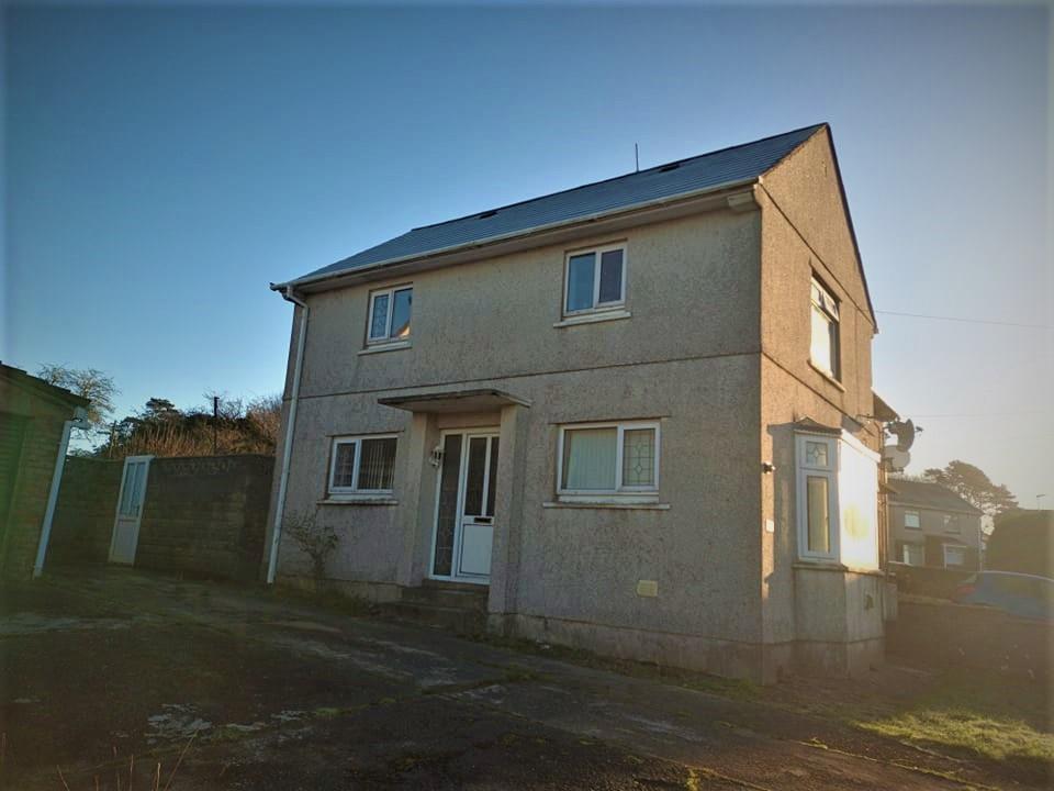 Brynawelon, Llanelli 2 bed semidetached house £625 pcm (£144 pw)
