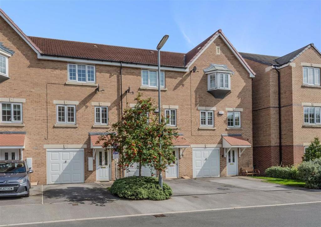 Dunlop Avenue, Leeds, West Yorkshire... 3 bed townhouse £950 pcm (£