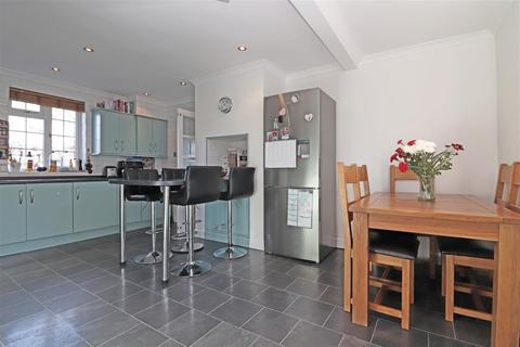 21 New Causeway, Reigate, RH2 7PE