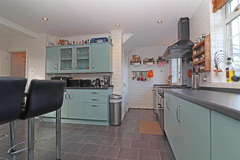 21 New Causeway, Reigate, RH2 7PE