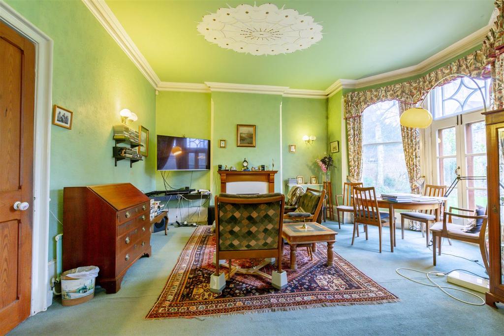 Living Room (11)-HDR copy.jpg
