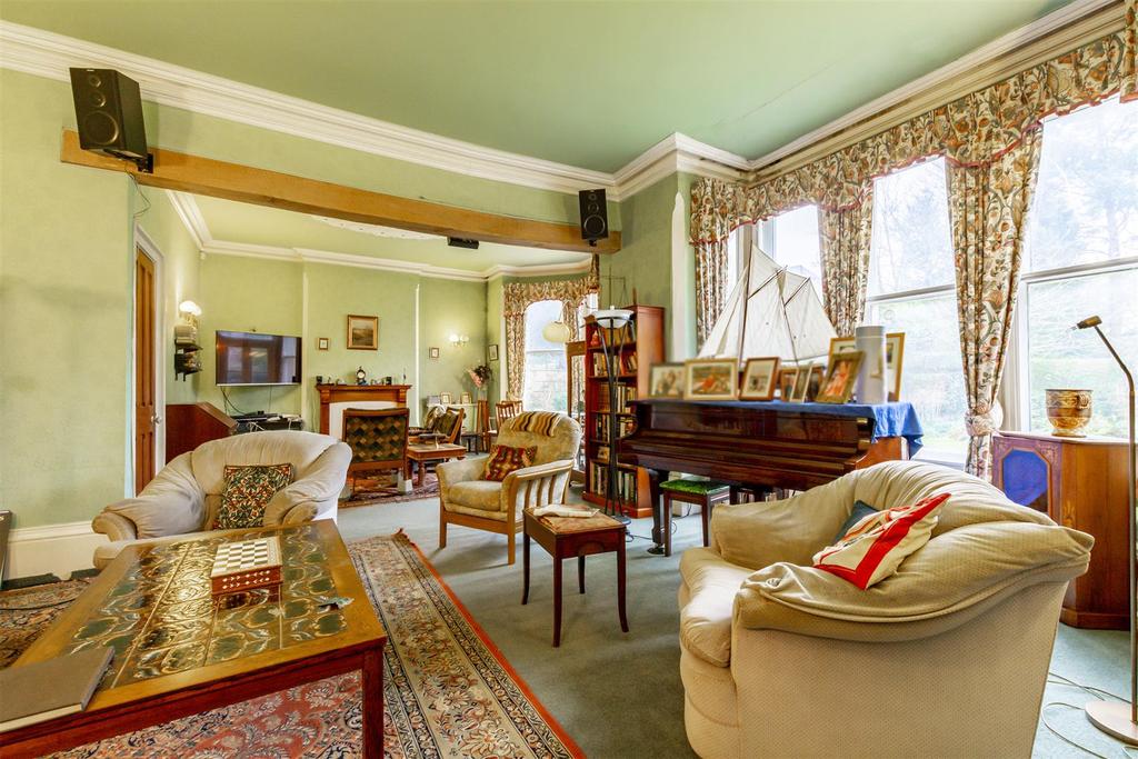 Living Room (14)-HDR copy.jpg