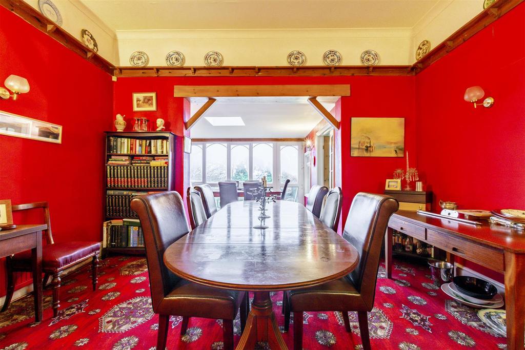 Dining Room (2)-HDR copy.jpg