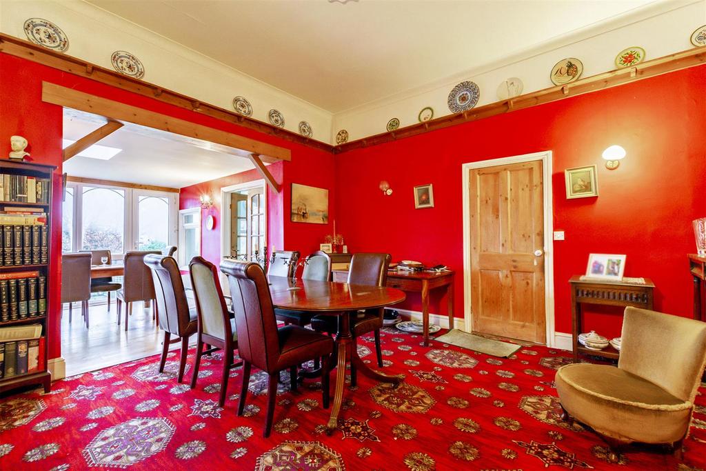 Dining Room (5)-HDR copy.jpg