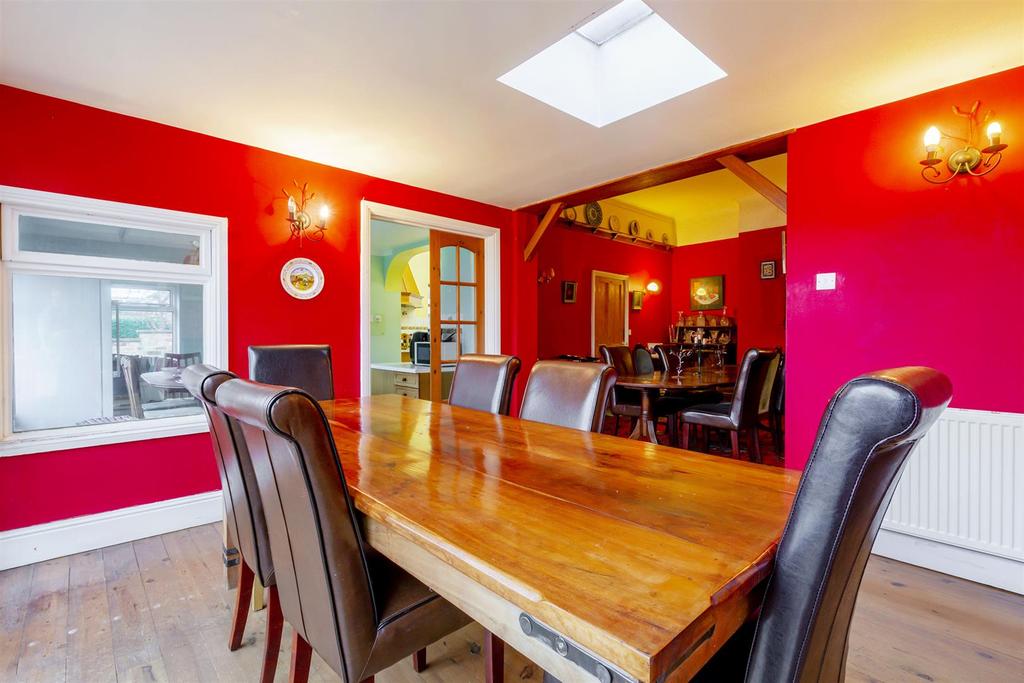 Dining Room (14)-HDR copy.jpg