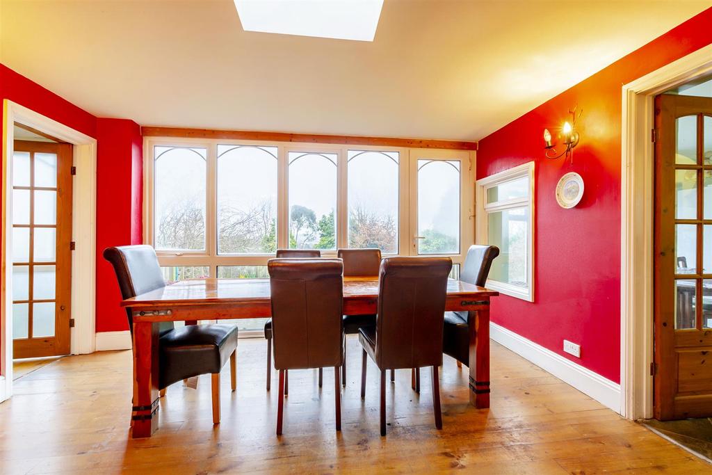 Dining Room (11)-HDR copy.jpg